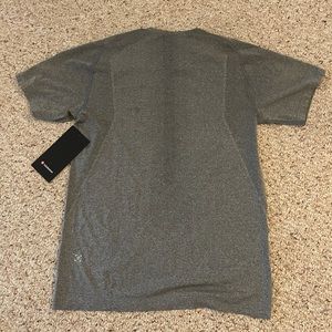 Men’s lululemon athletic shirt